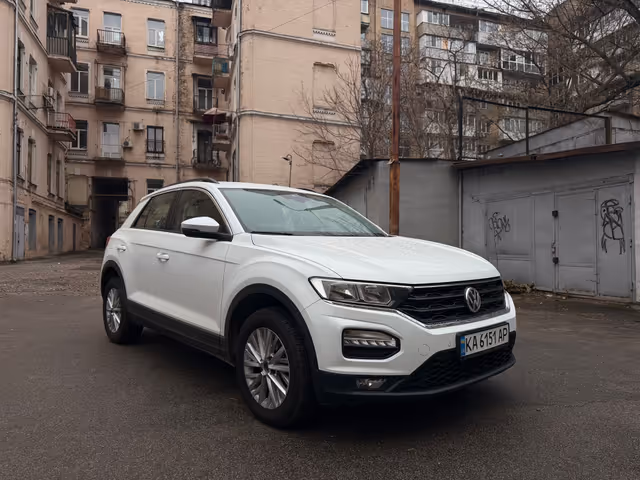 Volkswagen T-Roc - фото 1