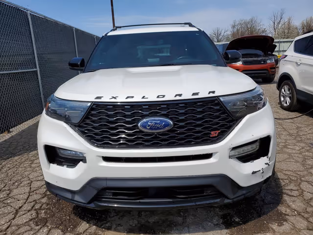 Ford Explorer - фото 1