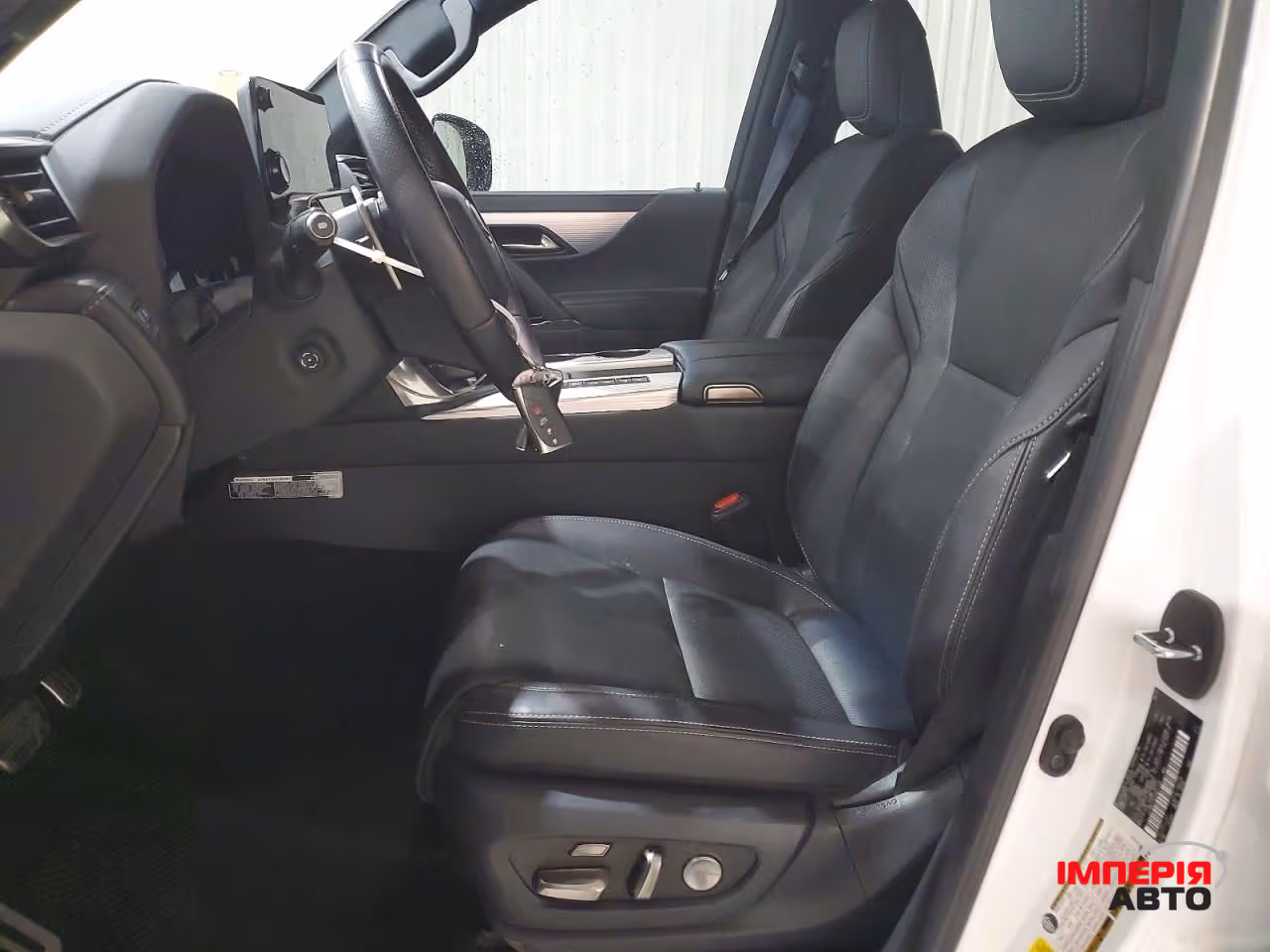 Lexus LX - фото 8