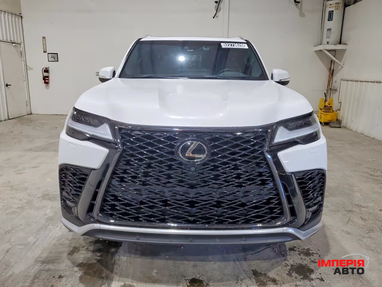 Lexus LX - фото 1
