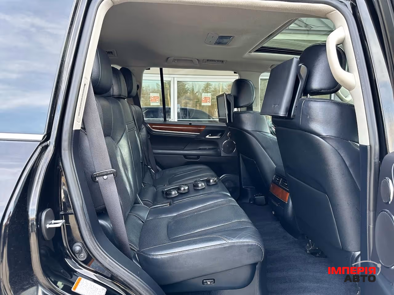 Lexus LX - фото 10