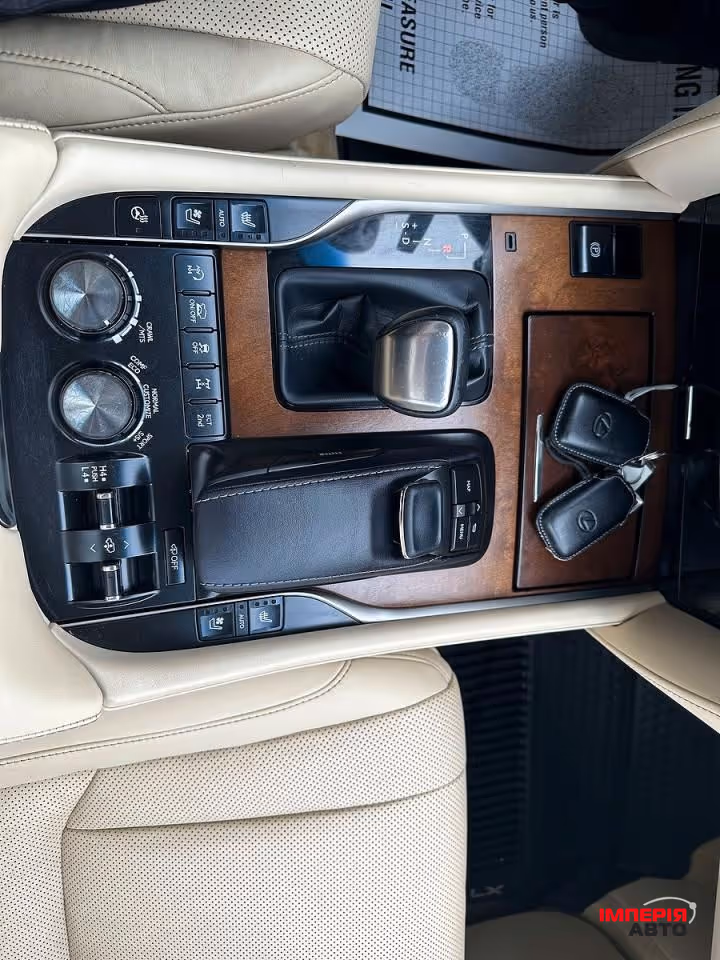 Lexus LX - фото 7