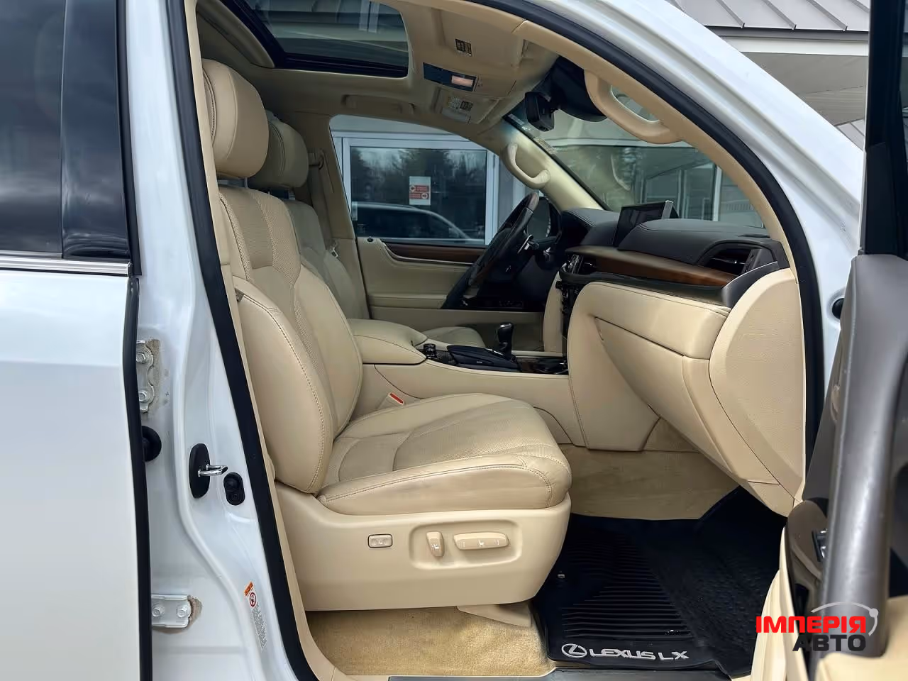 Lexus LX - фото 8