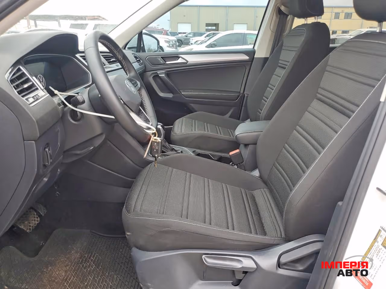 Volkswagen Tiguan - фото 8
