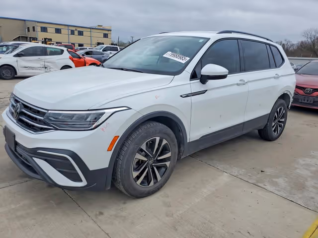 Volkswagen Tiguan - фото 1