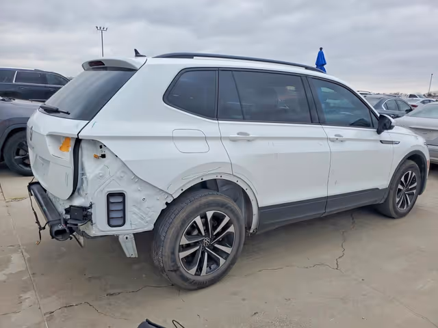 Volkswagen Tiguan - фото 2