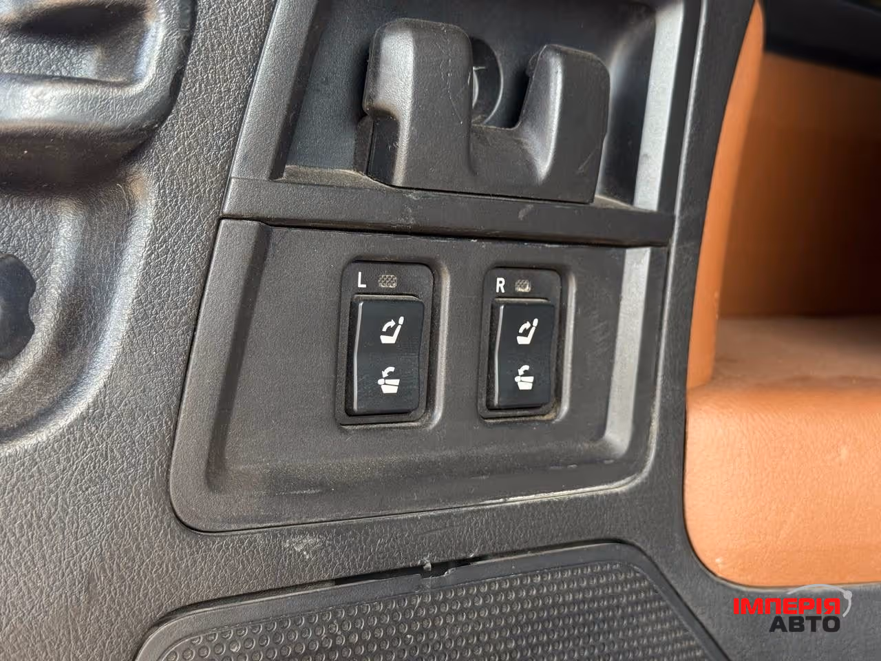 Toyota Sequoia - фото 20