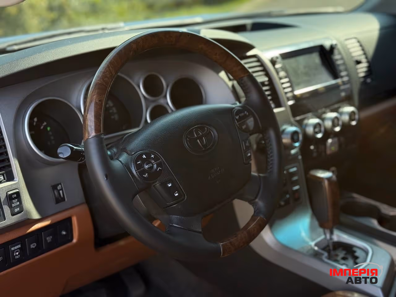 Toyota Sequoia - фото 15