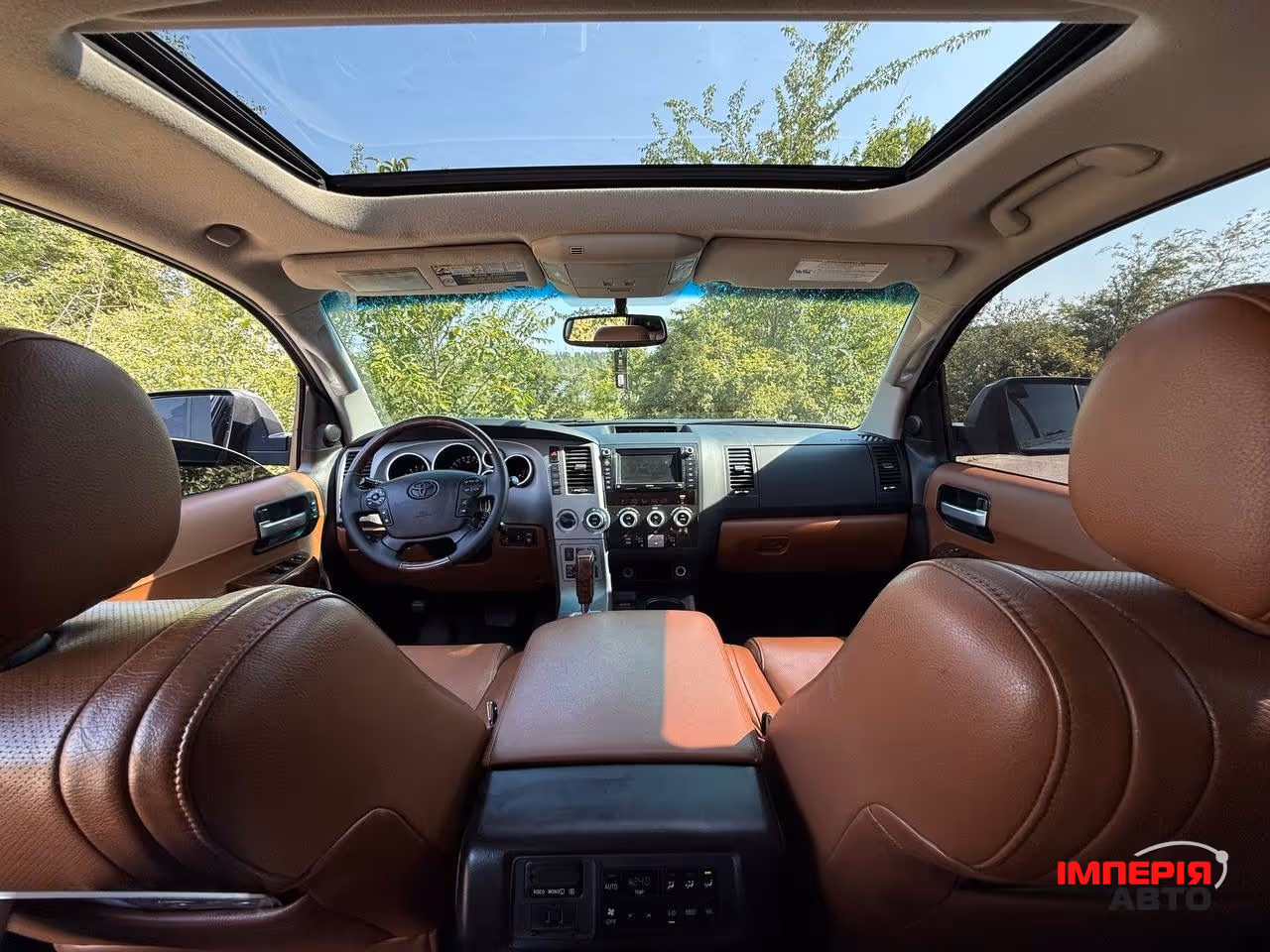 Toyota Sequoia - фото 11
