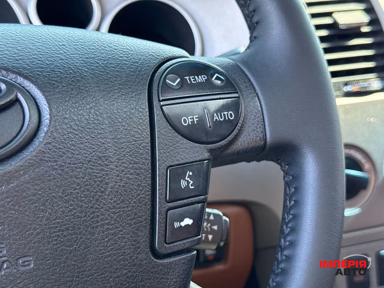 Toyota Sequoia - фото 19
