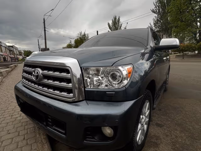Toyota Sequoia - фото 3