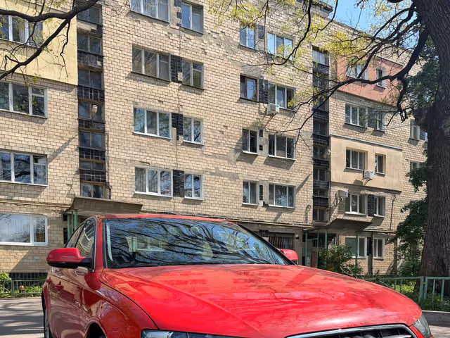 Audi A4 - фото 2