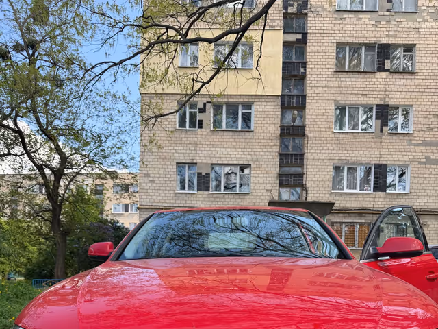 Audi A4 - фото 1