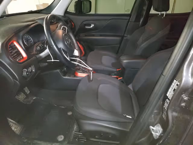 Jeep Renegade - фото 5