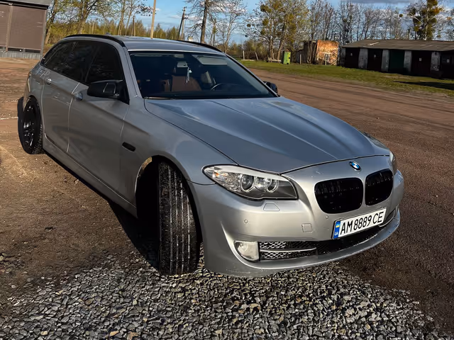 BMW 5 серії - фото 1