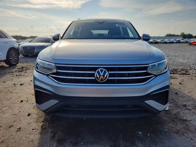 Volkswagen Tiguan - фото 1