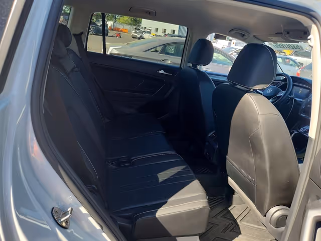 Volkswagen Tiguan - фото 5