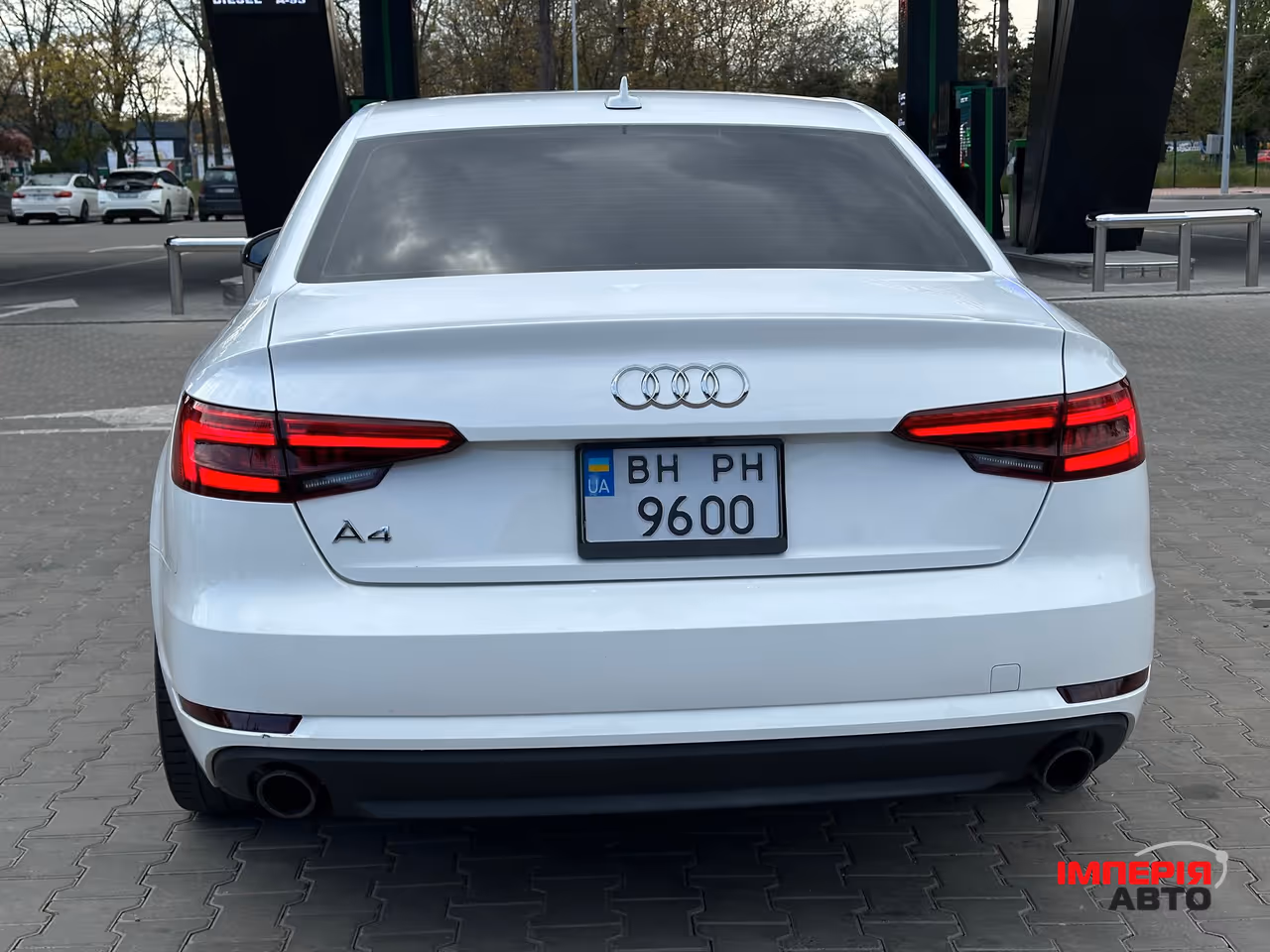 Audi A4 - фото 8