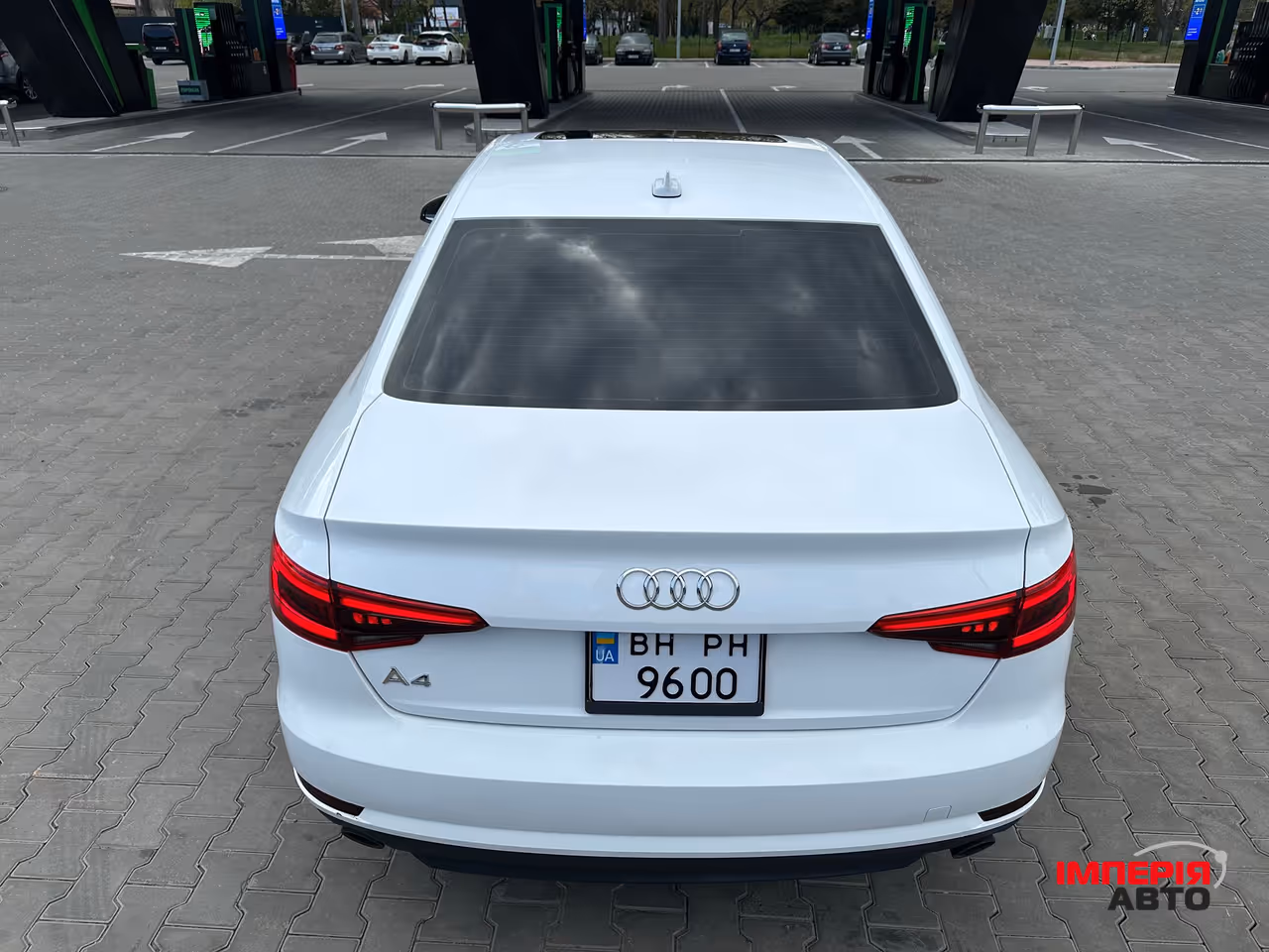 Audi A4 - фото 5