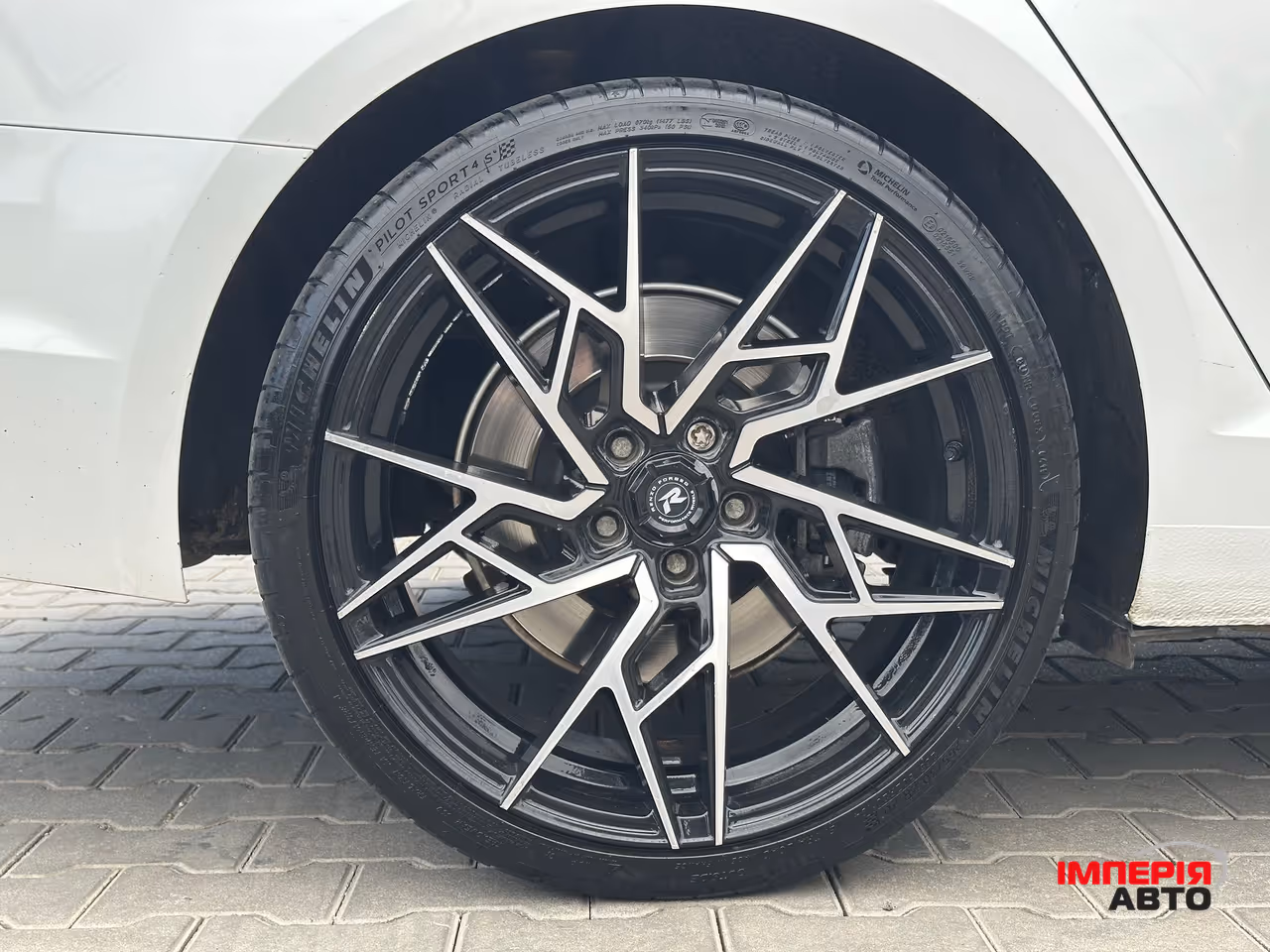 Audi A4 - фото 9