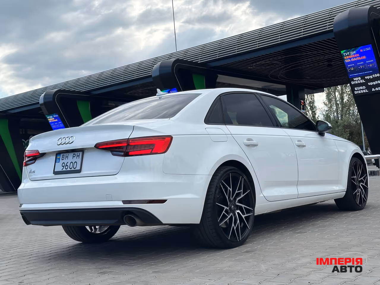 Audi A4 - фото 6