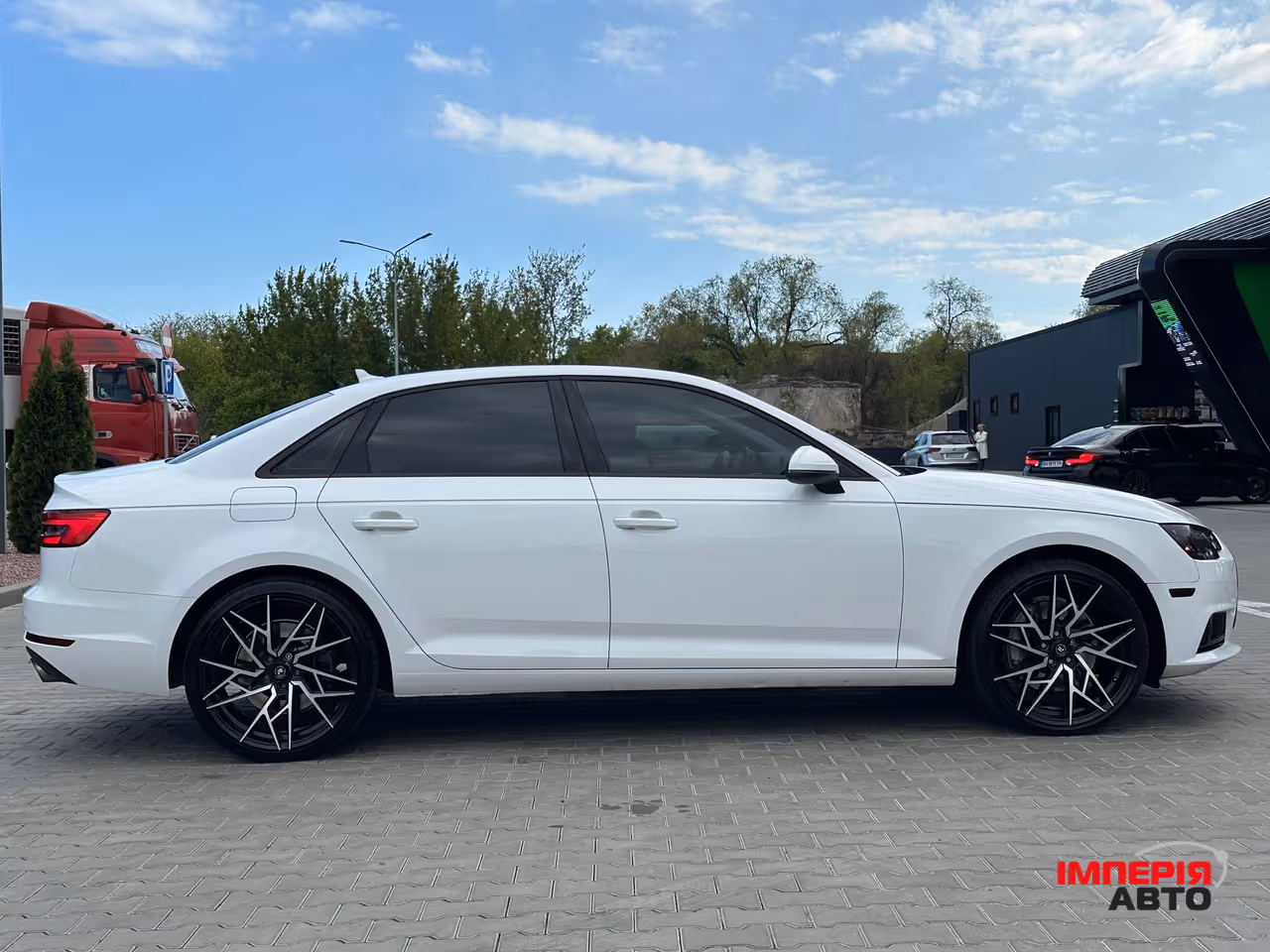 Audi A4 - фото 7