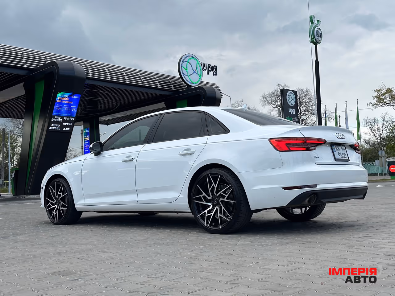 Audi A4 - фото 4