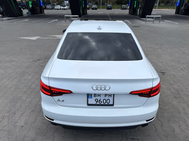 Audi A4 - фото 5