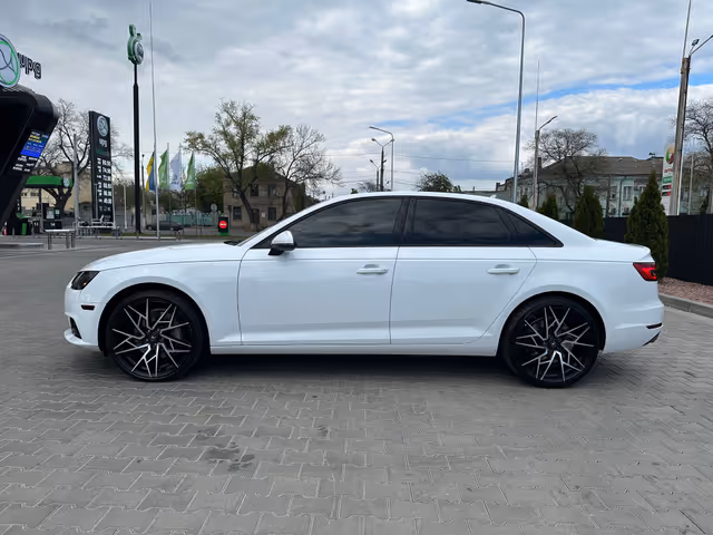 Audi A4 - фото 3