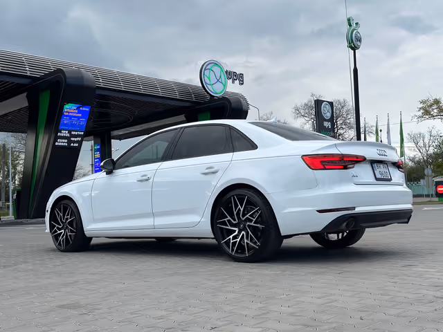 Audi A4 - фото 4