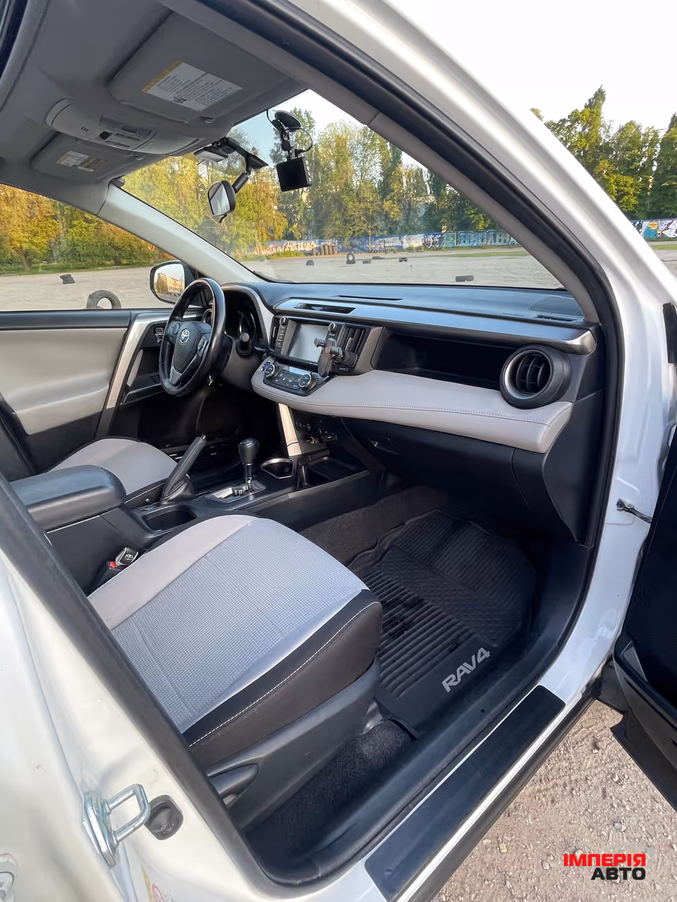 Toyota RAV4 - фото 10