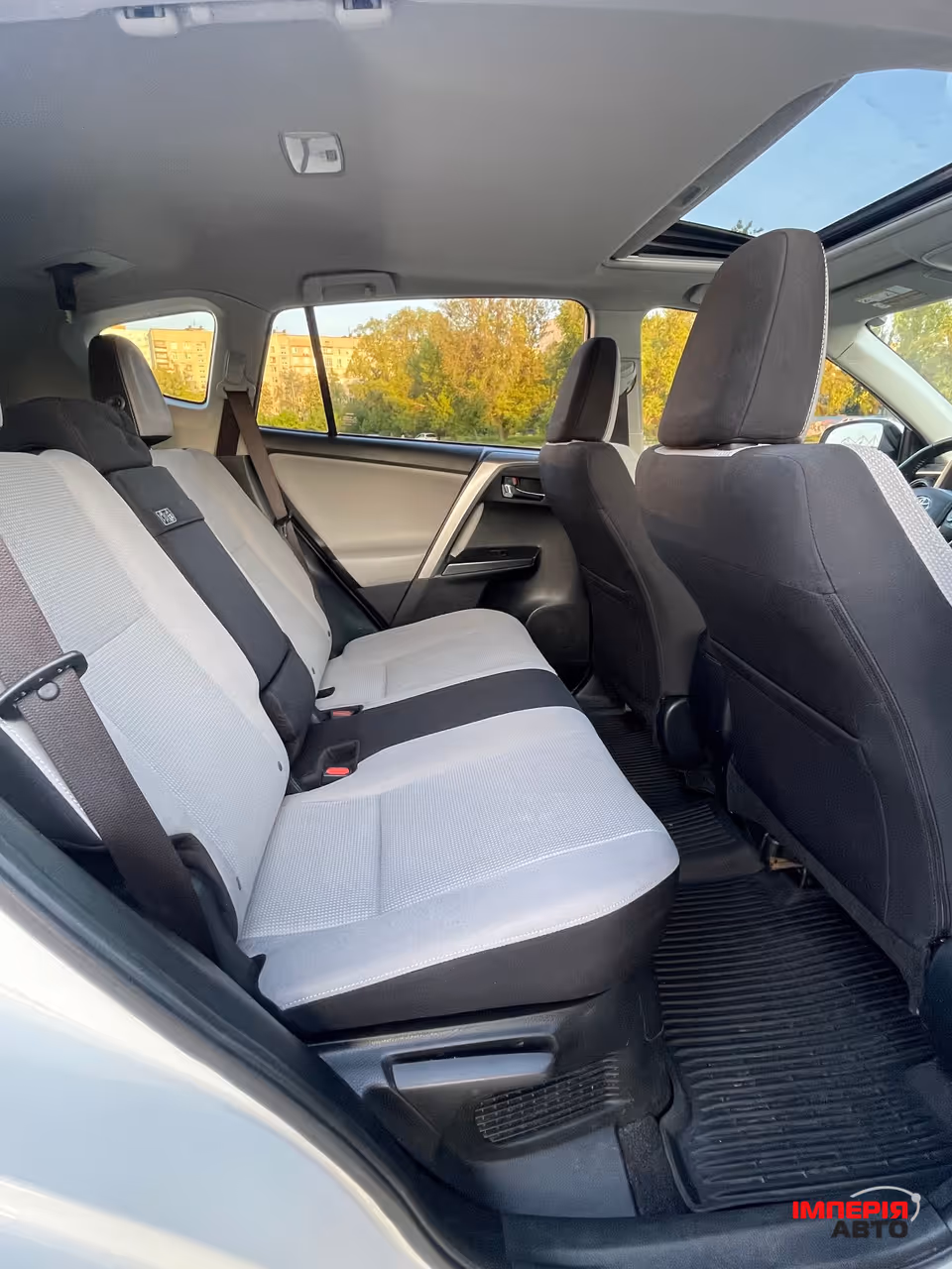 Toyota RAV4 - фото 11