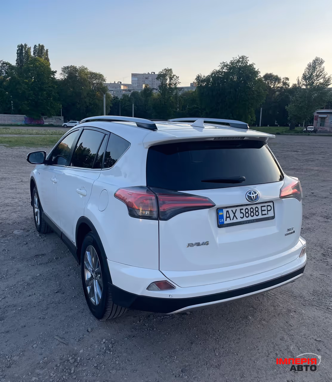 Toyota RAV4 - фото 7