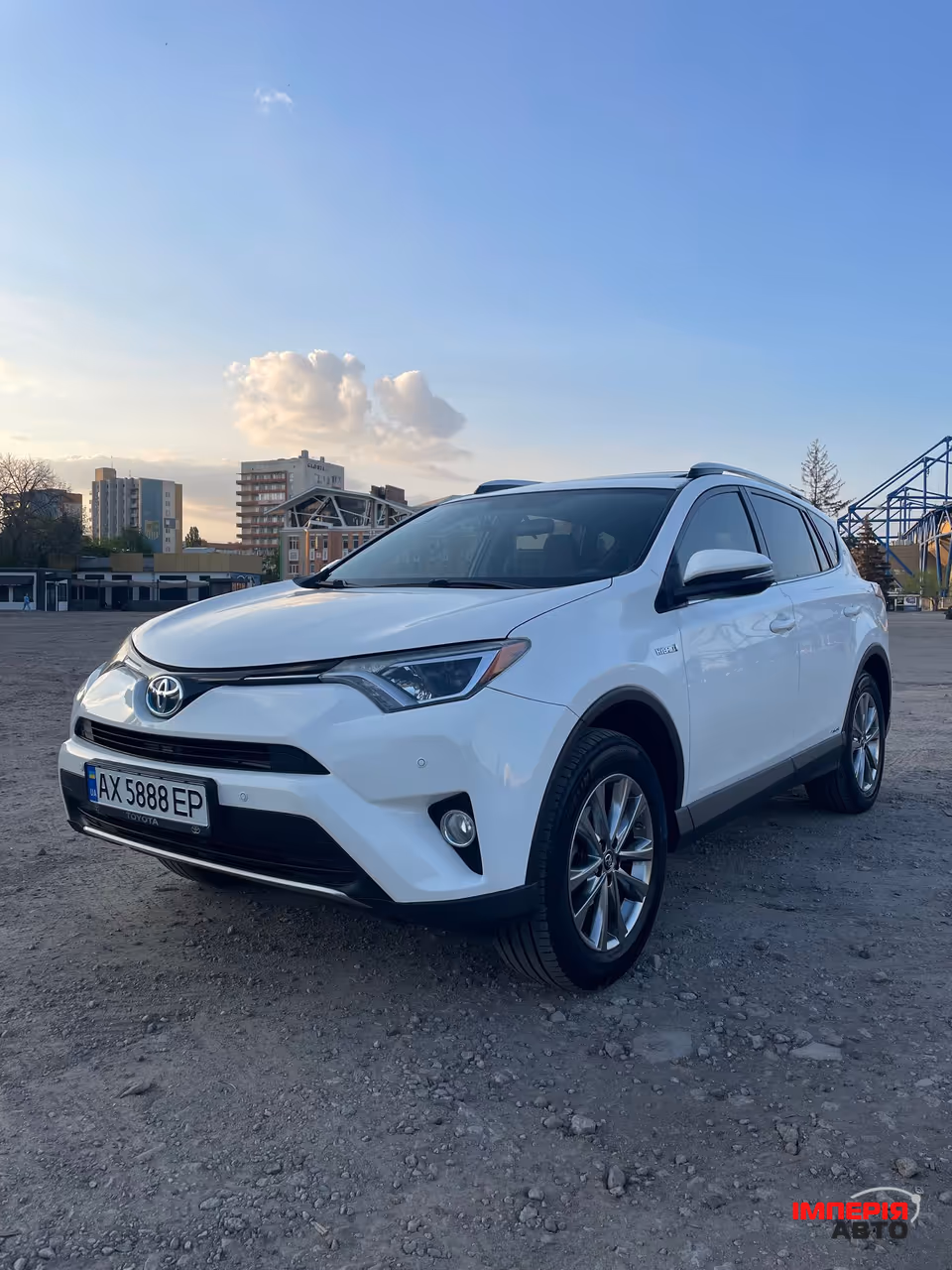 Toyota RAV4 - фото 1