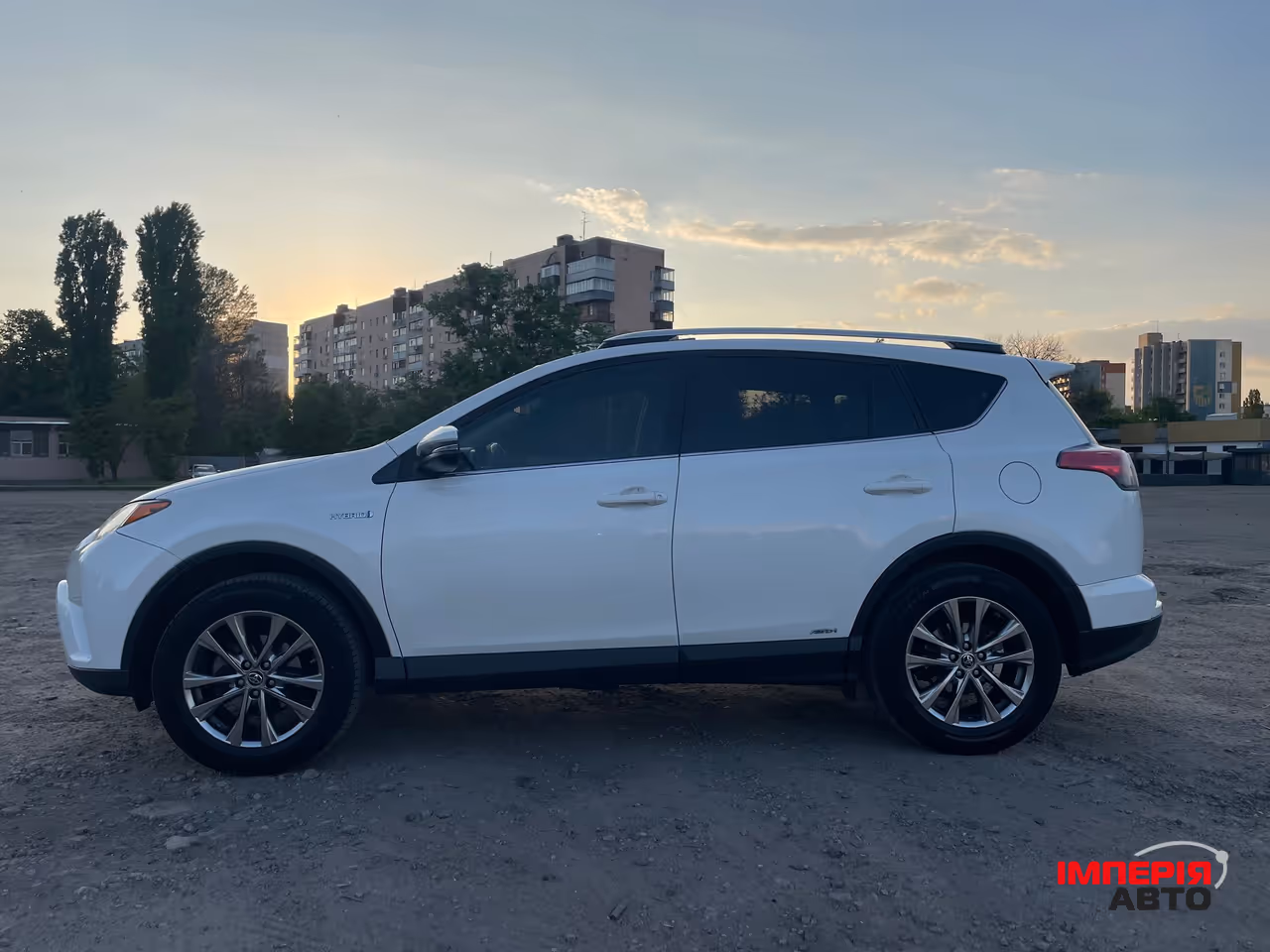 Toyota RAV4 - фото 8