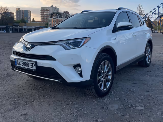 Toyota RAV4 - фото 1