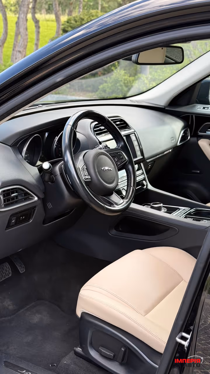 Jaguar F-Pace - фото 11