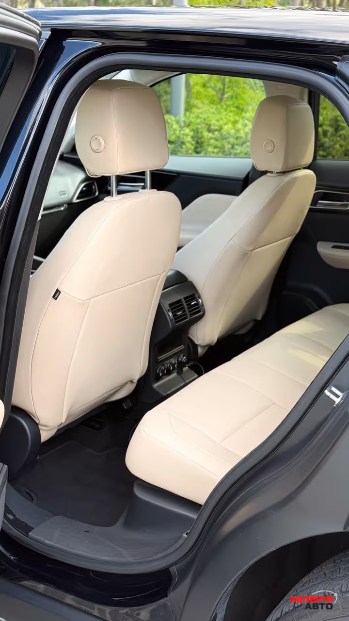 Jaguar F-Pace - фото 15