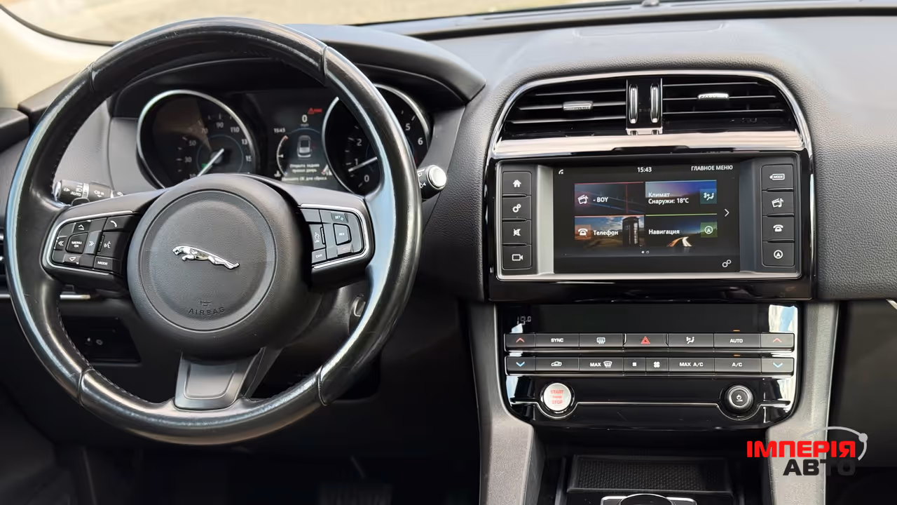 Jaguar F-Pace - фото 18