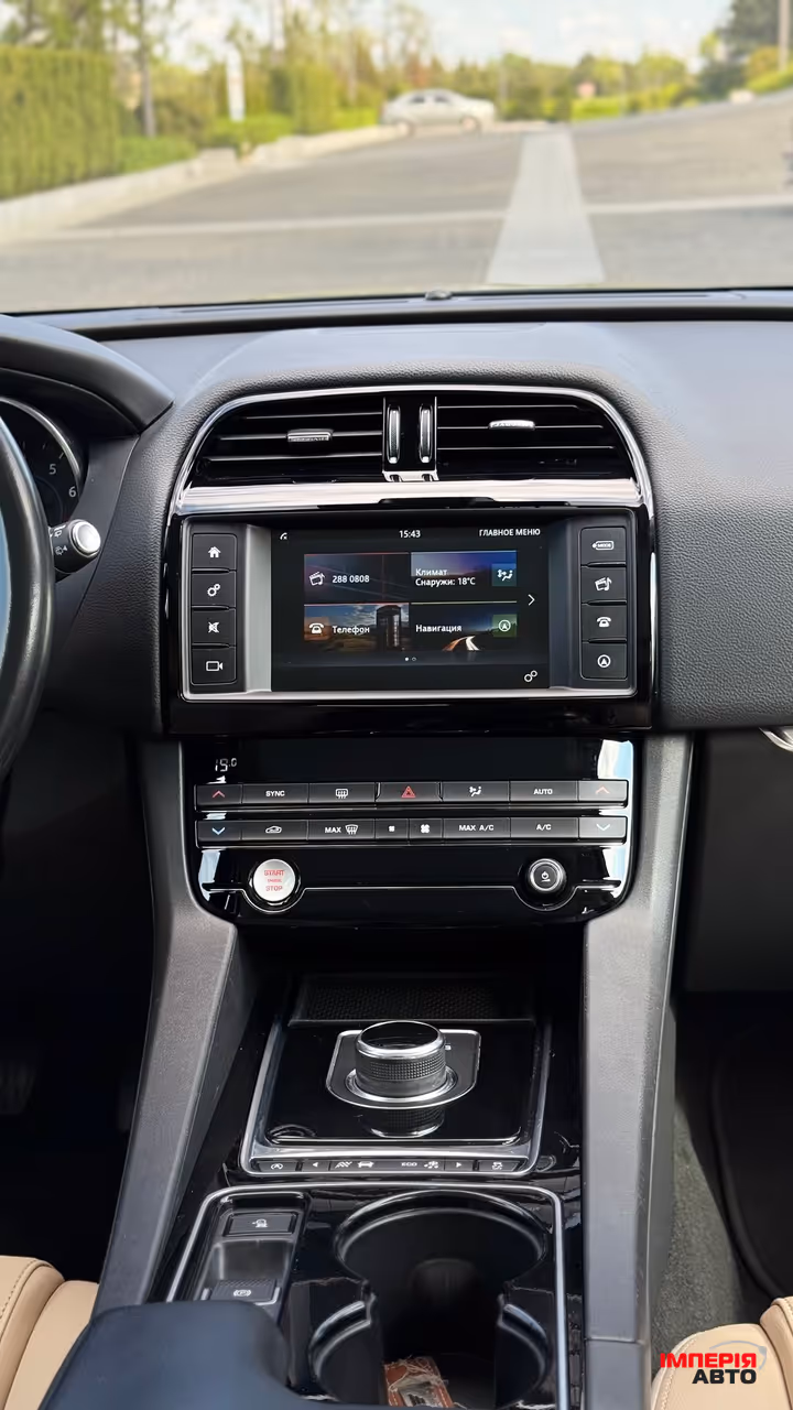 Jaguar F-Pace - фото 19