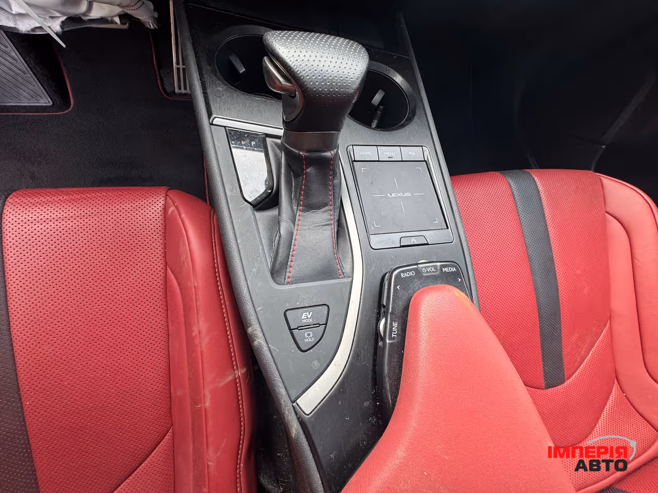 Lexus UX - фото 27