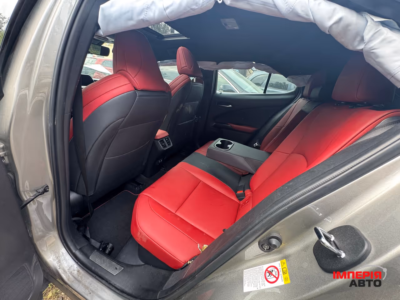 Lexus UX - фото 24