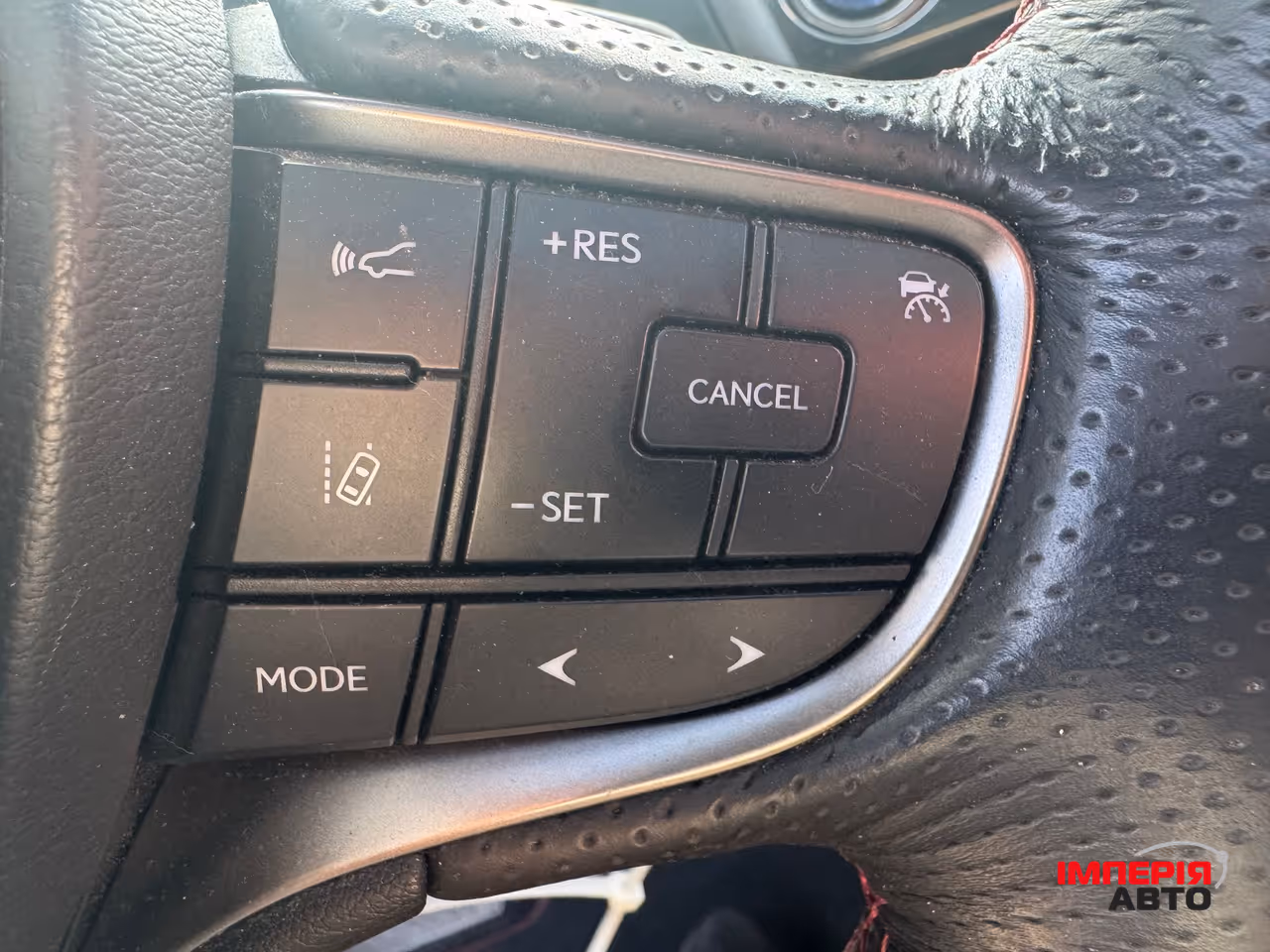 Lexus UX - фото 8