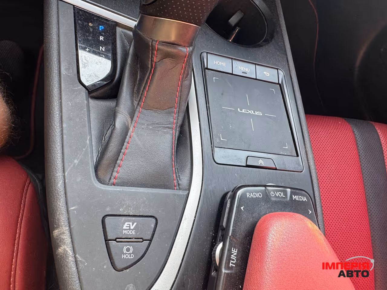 Lexus UX - фото 4