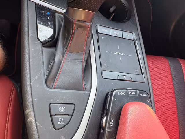 Lexus UX - фото 4