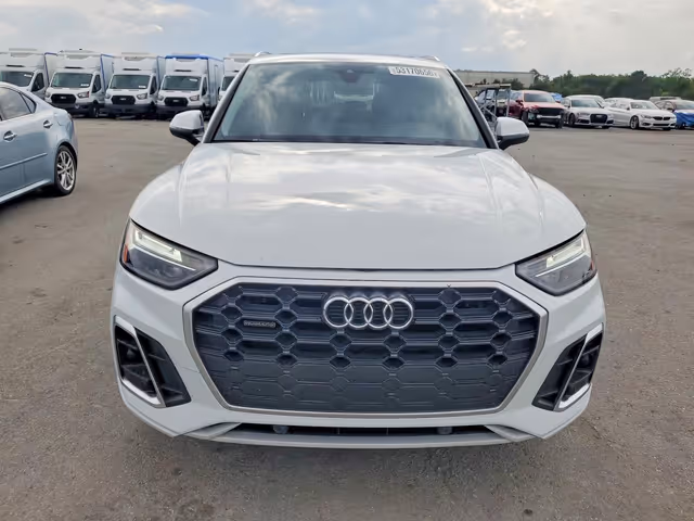 Audi Q5 - фото 1