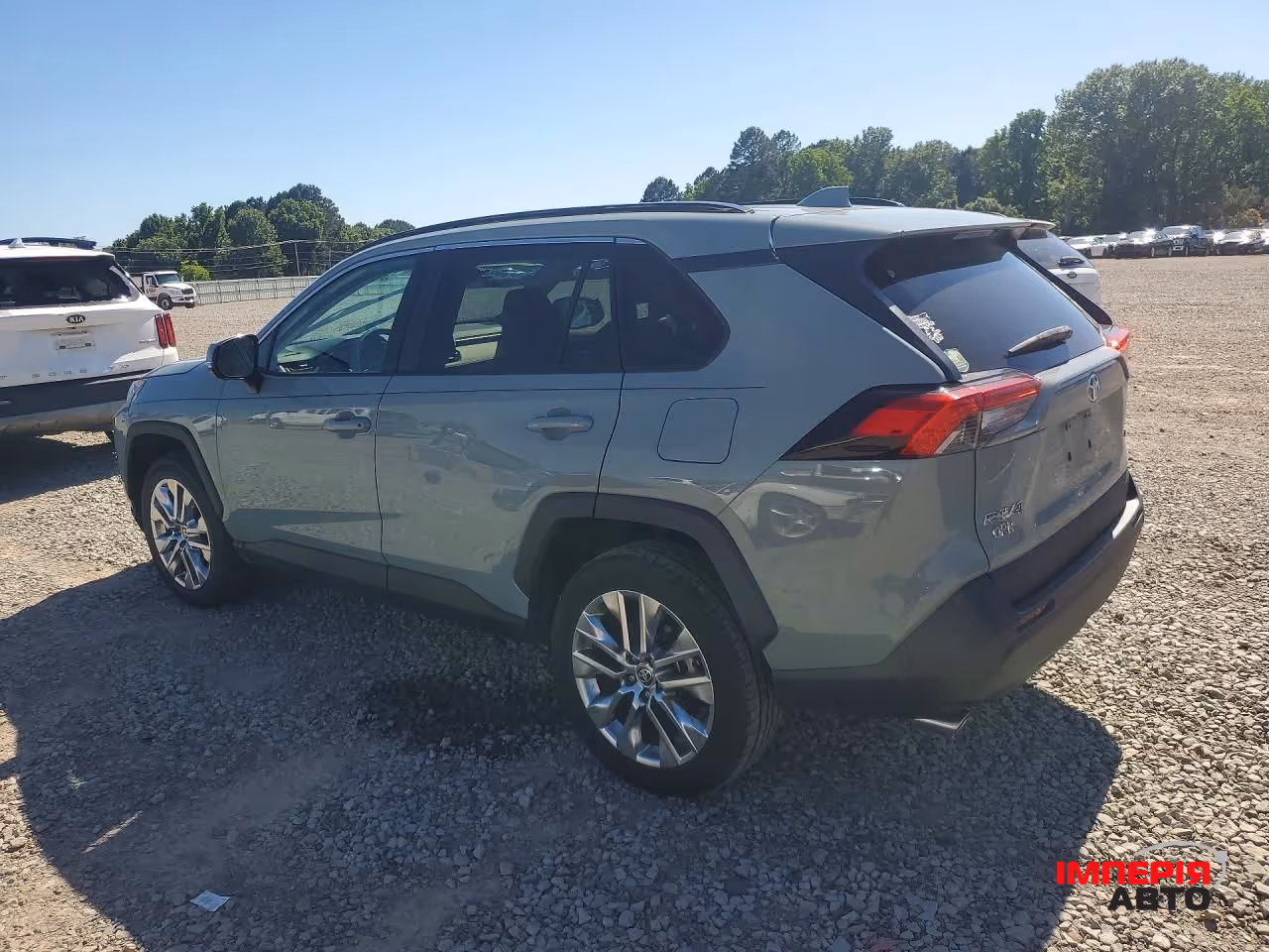 Toyota RAV4 - фото 3