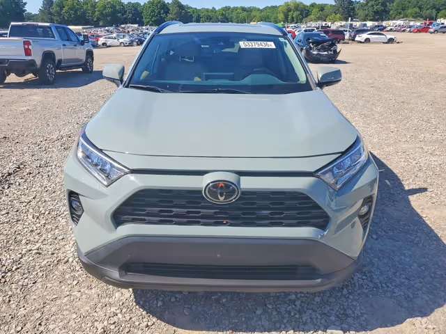 Toyota RAV4 - фото 1