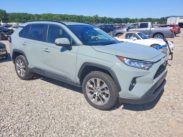 Toyota RAV4 - фото 2
