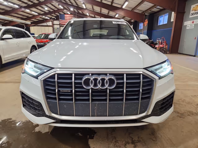 Audi Q7 - фото 1